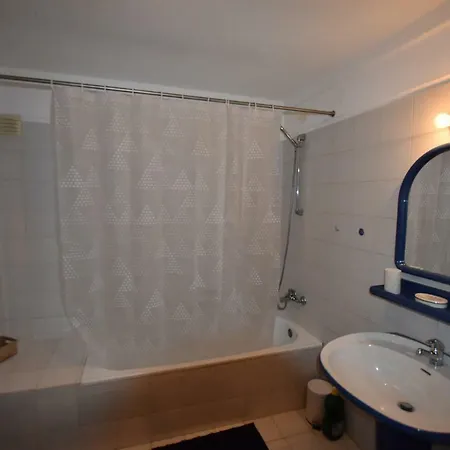 3 Bedroom Duplex In Condominium W/ Pool,